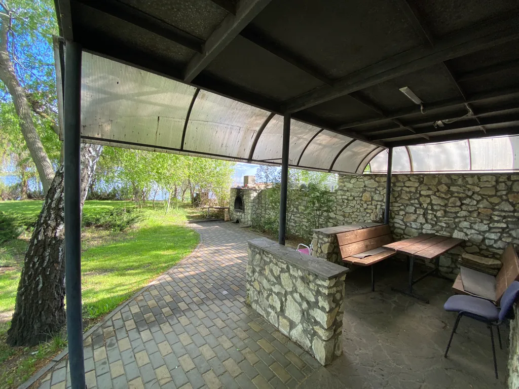 Дом на берегу водохранилища