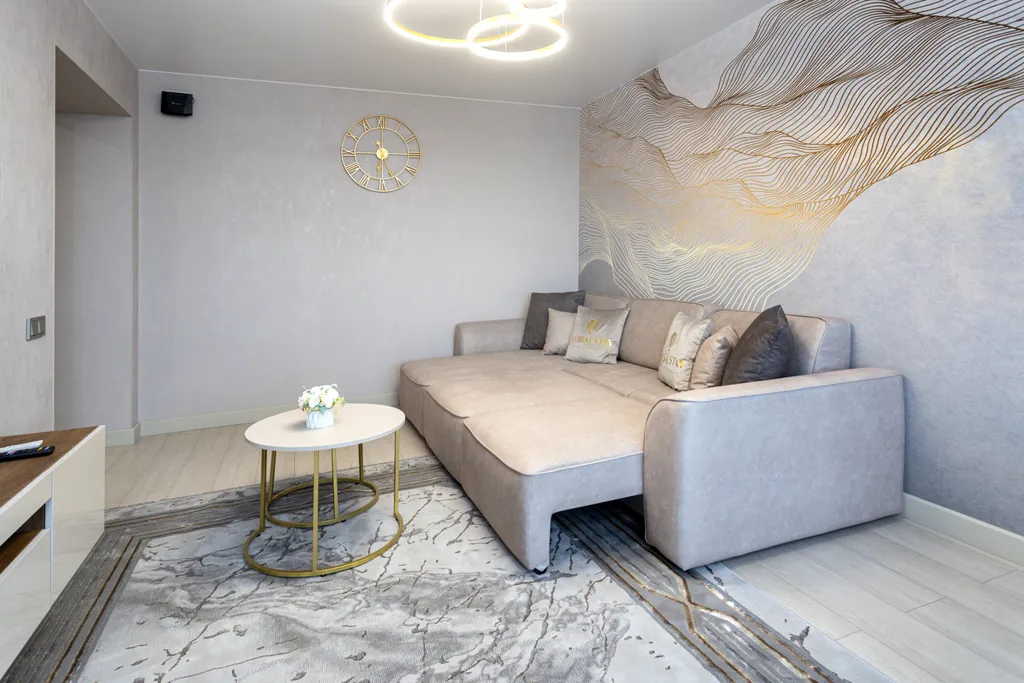 Дизайнерская трёххкомнатная квартира с панорамным видом Смоленска