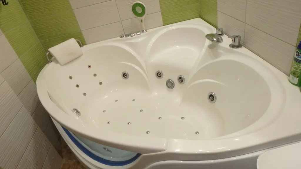 Элитная с джакузи и камином, центр, метро, парк, аква-парк, зоопарк, тцаура