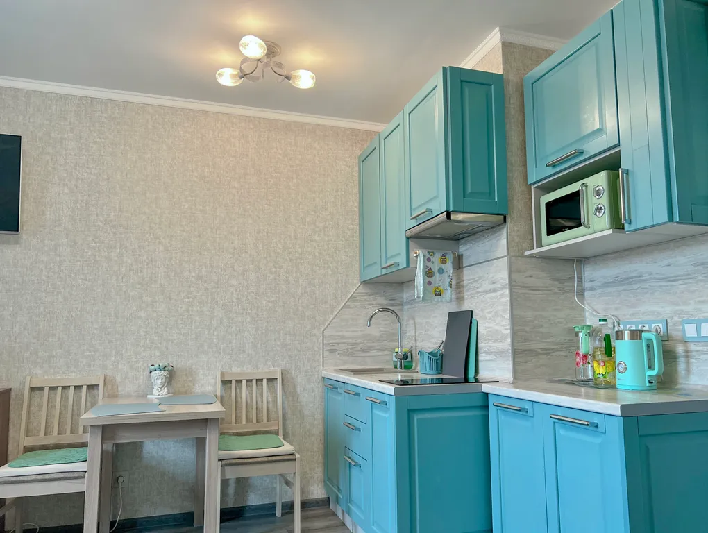 Lux Blue apartment с ванной и большим ТВ (1ый ЖК от метро, 700 метров)