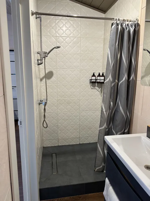 Уютный дом нa бeрегу лесногo озeра