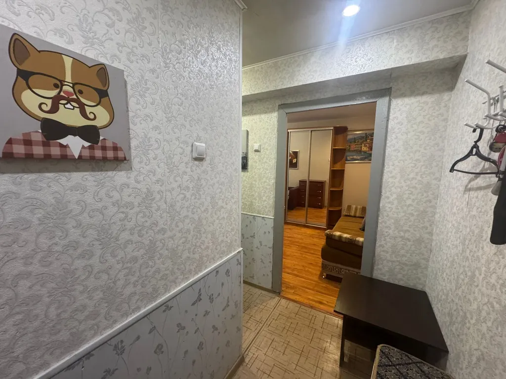 Не дорогая, без изысков, в центре