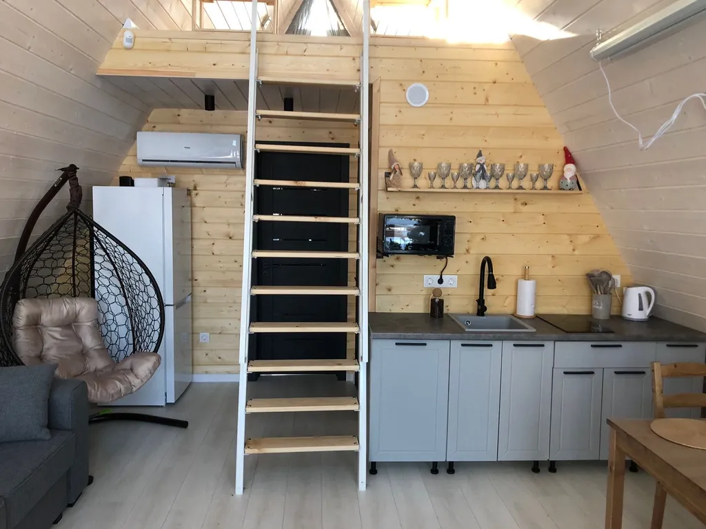 Треугольный дом с баней и сибирским чаном