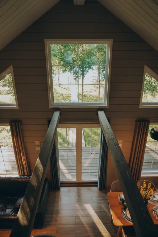 Дом на берегу реки