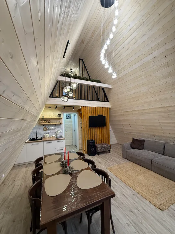 Уютный домик у леса