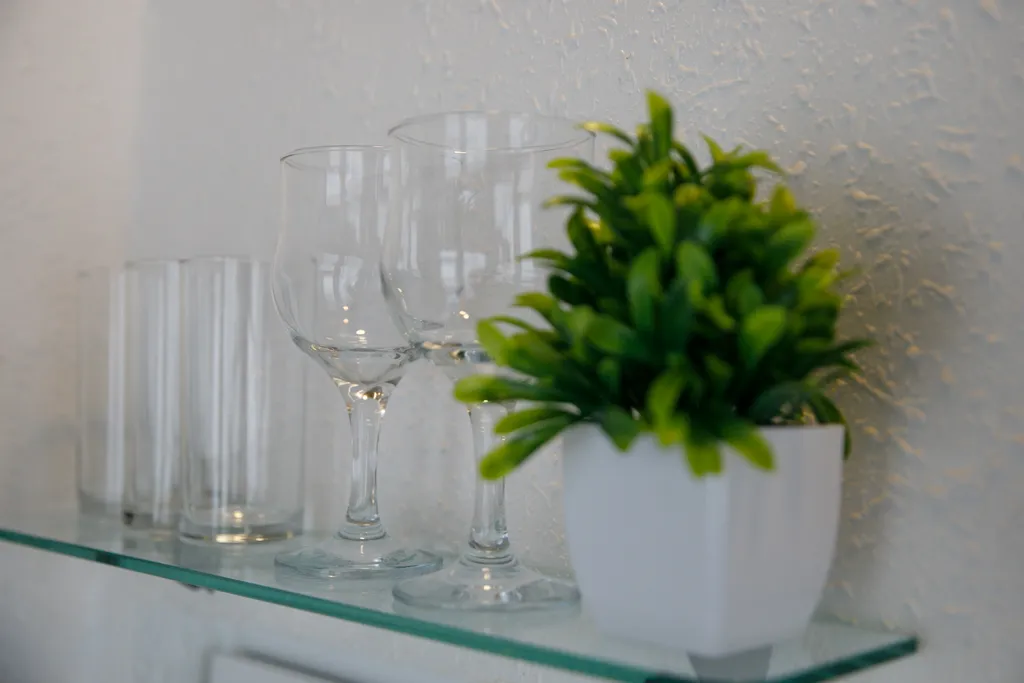 Глэмпинг на берегу с панорамными окнами