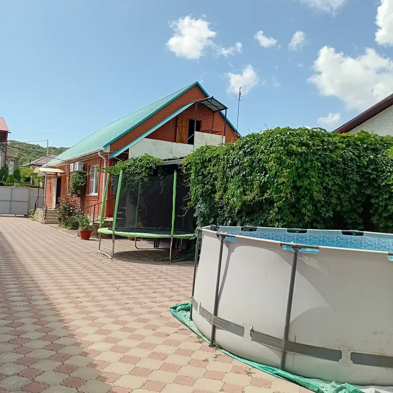 2 комнатный номер со своей кухней, кондиционером, телевизором, душем