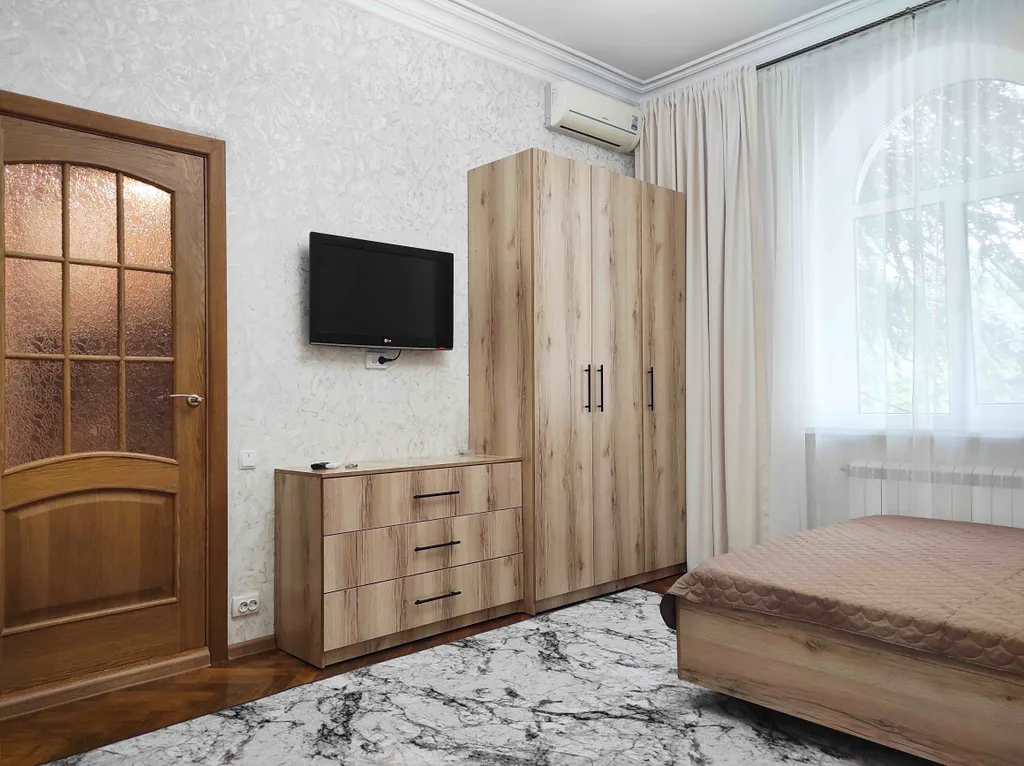 Уютная 1-комнатная квартира в центре Набережной Ялты — аренда посуточно в Ялта