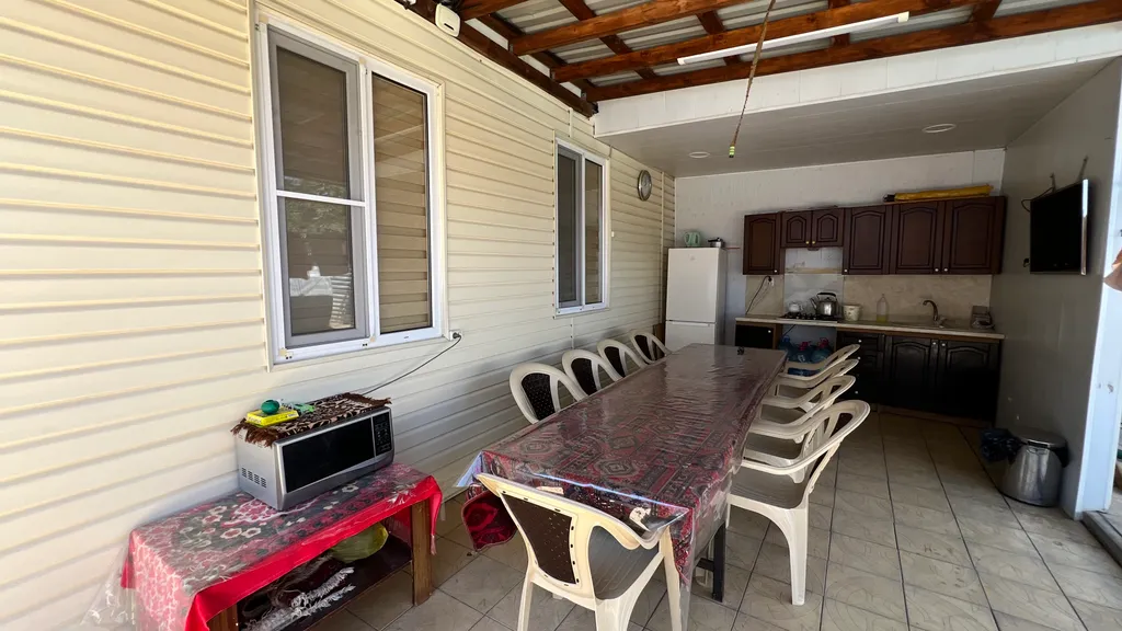 Дача с большим бассейном