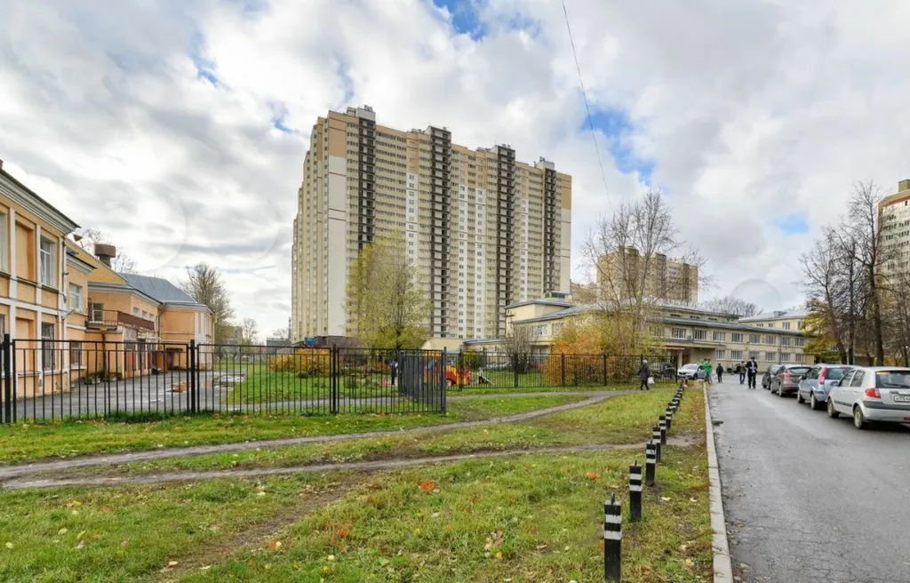 Квартира у метро с видом на Неву и мост