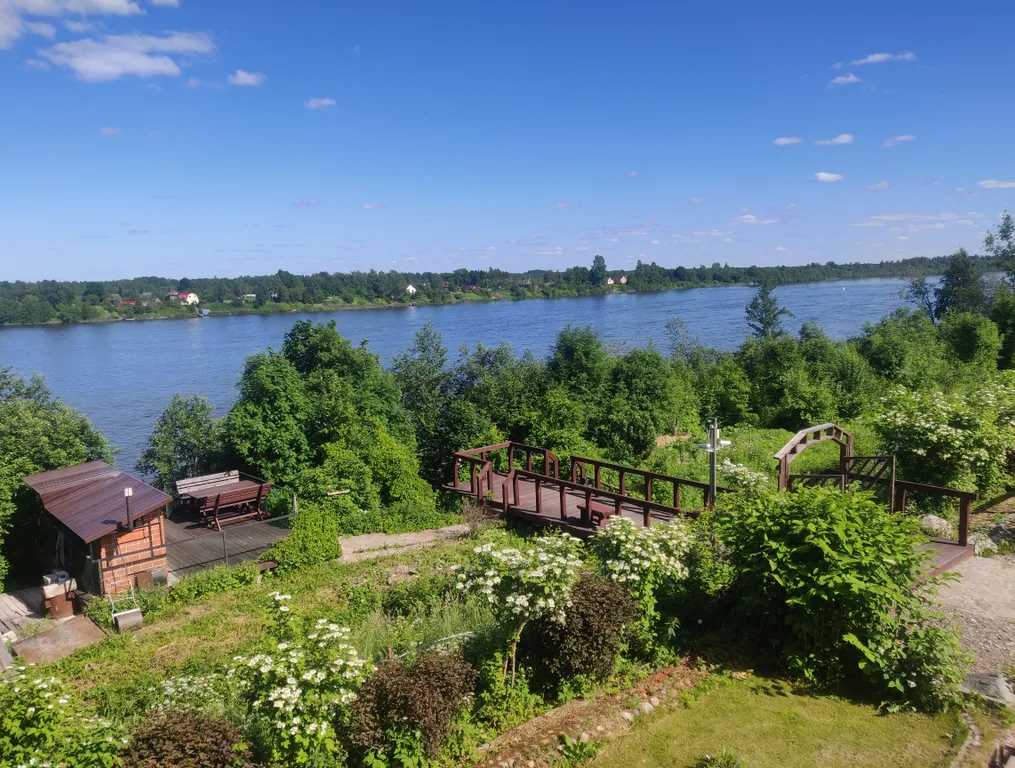 Коттедж Домик с баней на берегу реки Волхвов — Бор
