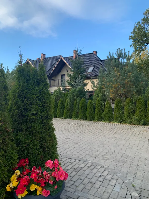 Коттедж с отдельным входом и видом на сад