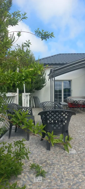 Дом с террасой на берегу моря