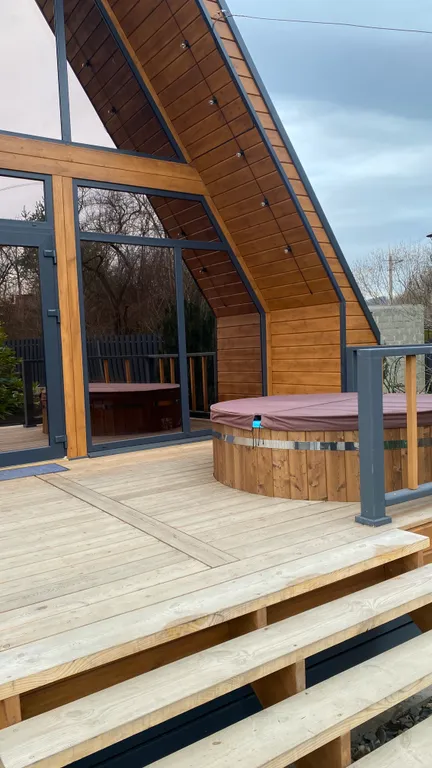 Дом А - фрейм в тихом районе у реки Белой