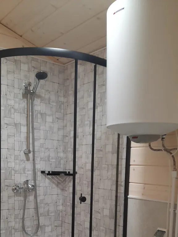 Уютный четырёхместный Домик де-люкс с отдельными кроватями