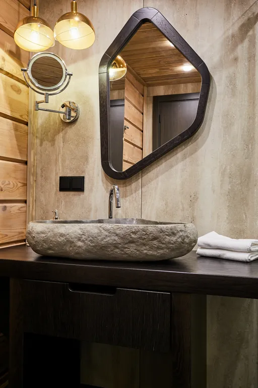 Полулюкс с кроватью размера kihg-size и видом на озеро