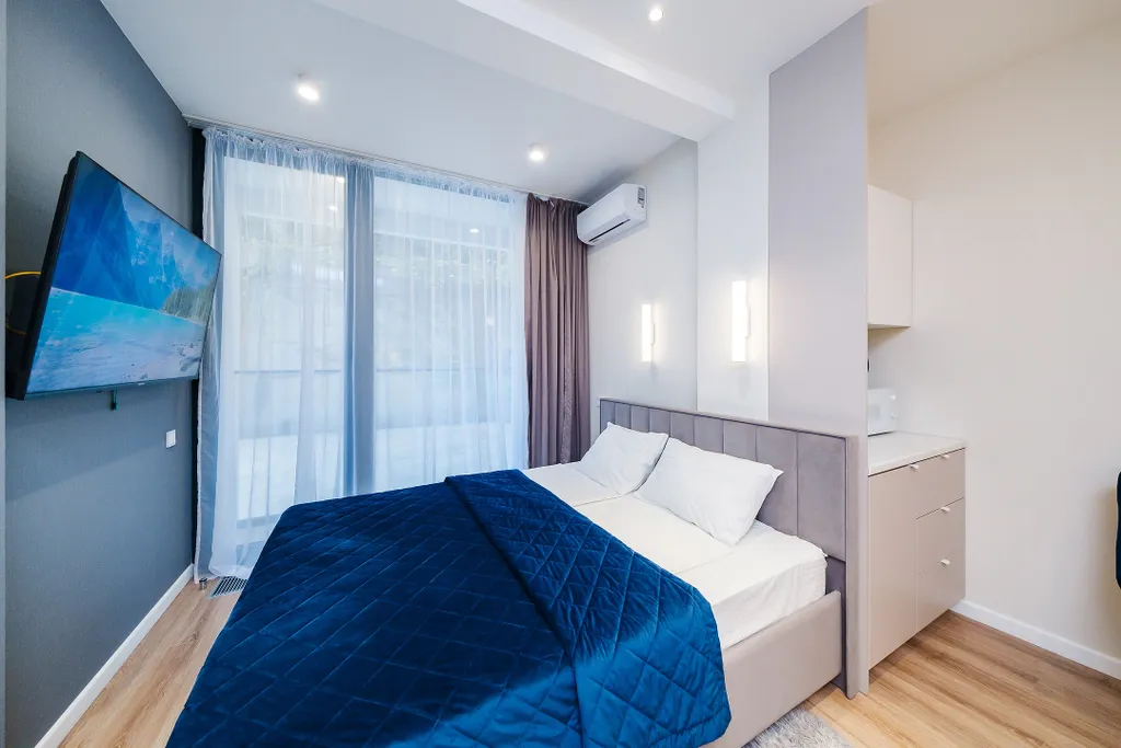 Студия в 8-и минутах ходьбы от моря с бассейном