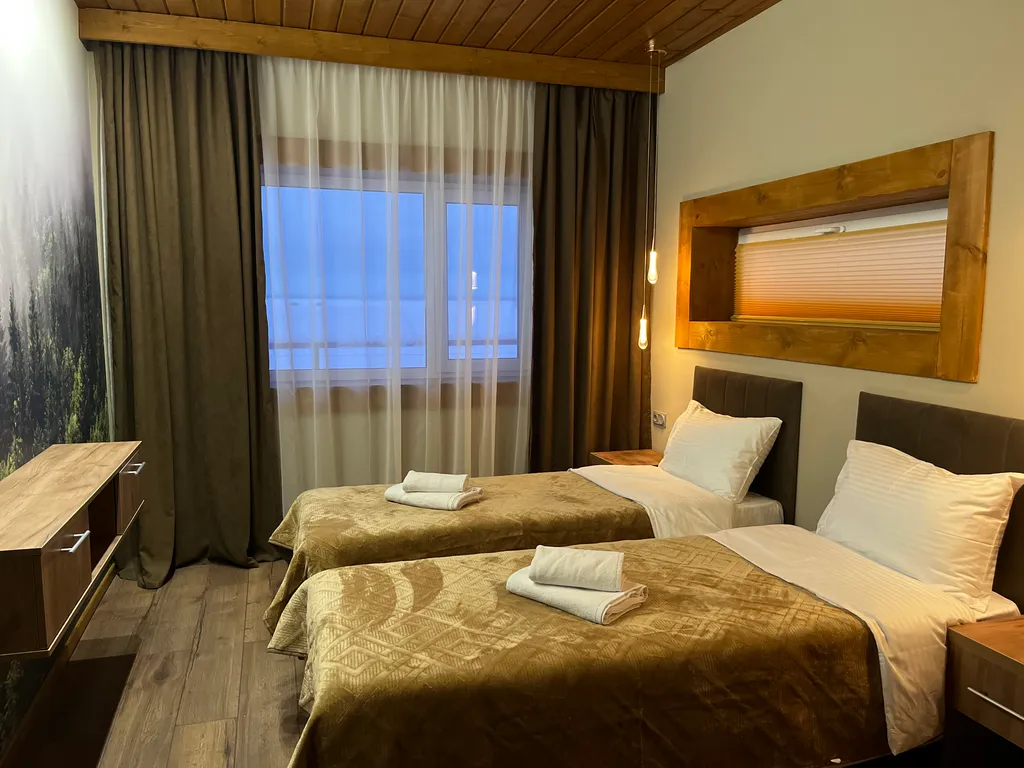 Дом на озере в Ahpoila Villas, коттедж с 4-мя спальнями Grand