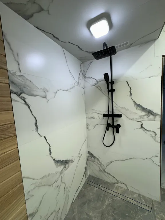 Новый коттедж с сауной и бассейном