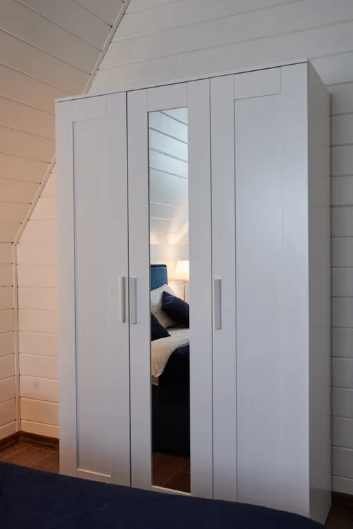 Современный дом в сосновом лесу