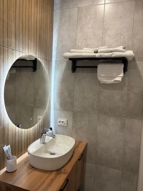 Уютная комната с террасой и видом на горы