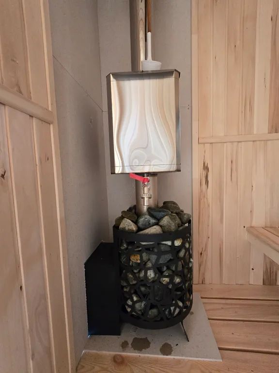 Новый двухэтажный коттедж недалеко от городского пляжа