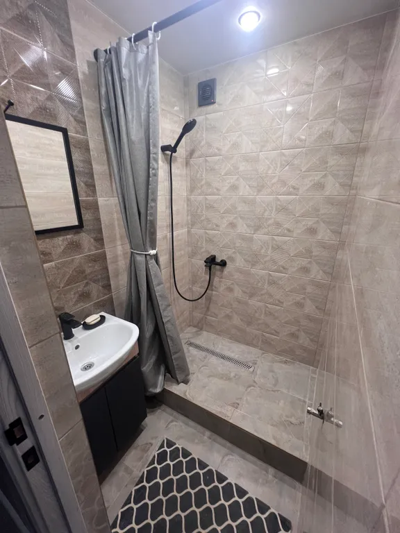 Трехкомнатная квартира в центре Кудепсты