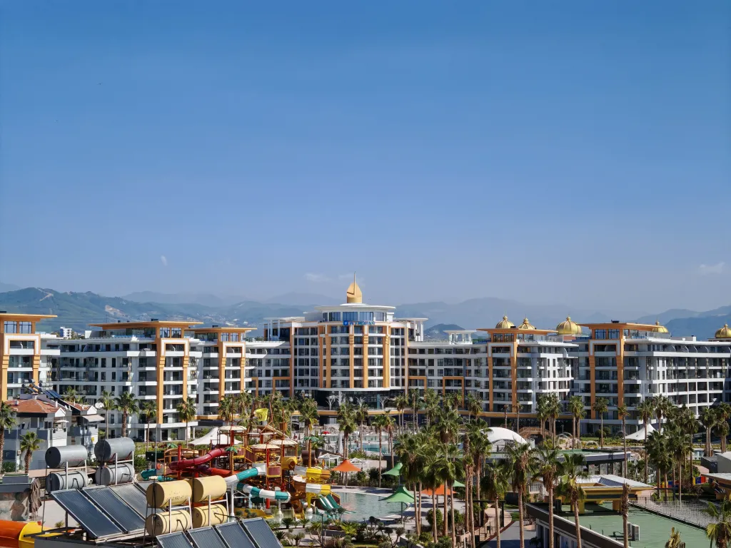 Квартира 1+1 в Azura World c видом на бассейн и аквапарком