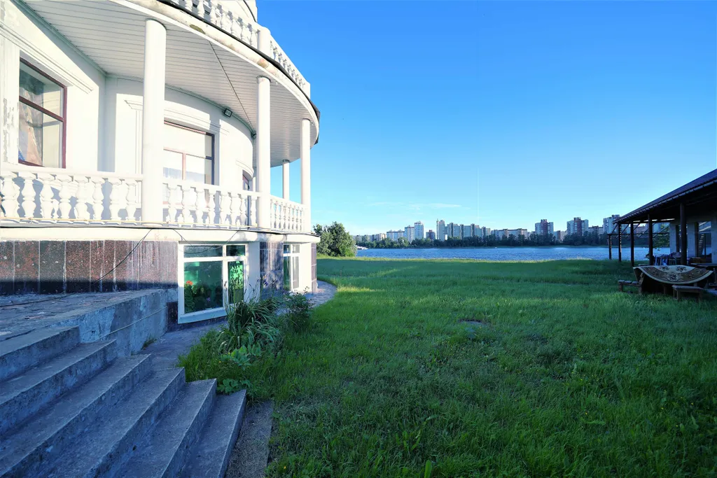 Коттедж на собственном берегу Невы