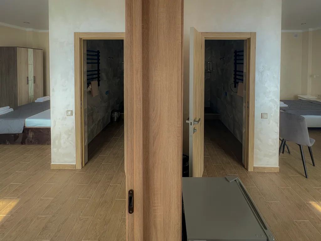 Двухкомнатный номер с видом на сад и бассейн