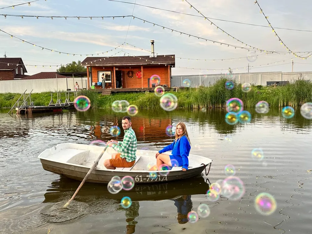 Дом с панорамными окнами на берегу озера на 6 чел с баней на територии