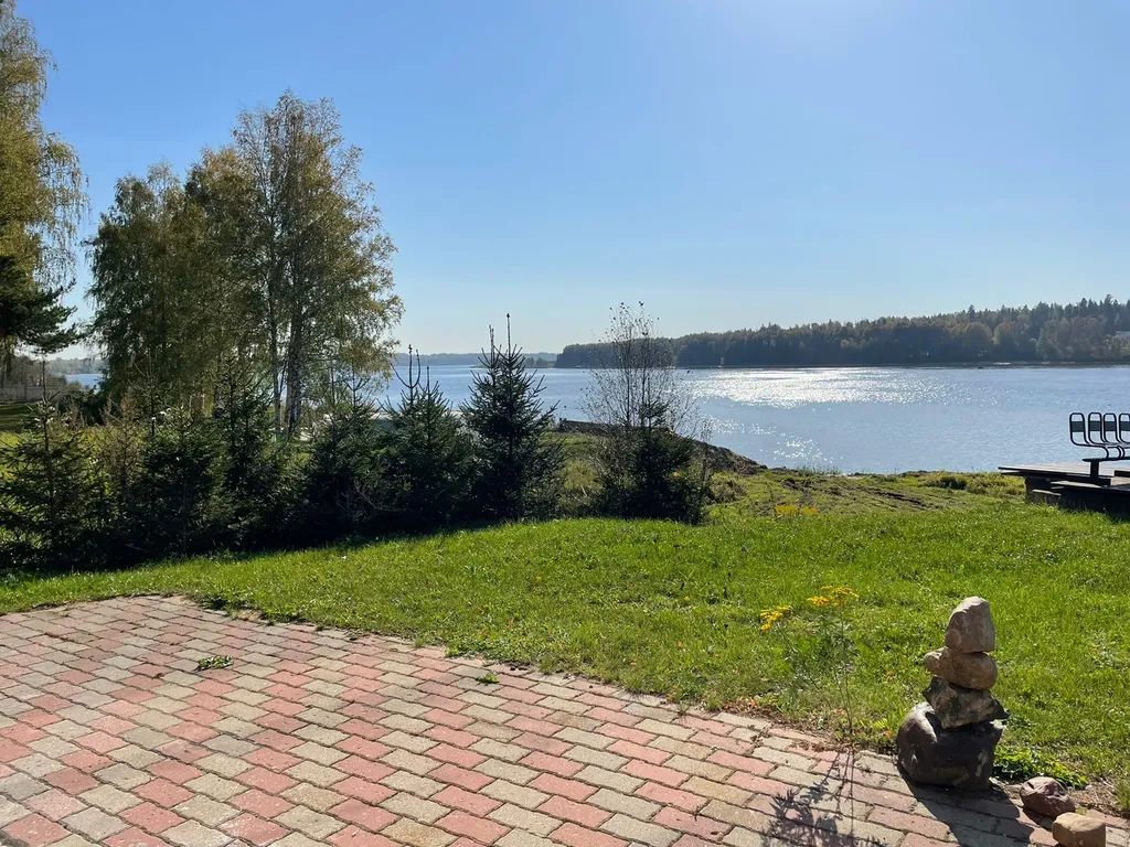 Дом на берегу реки Волга