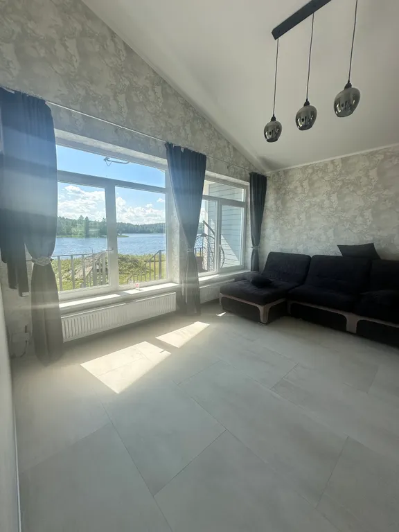 Уютный семейный дом на берегу озера