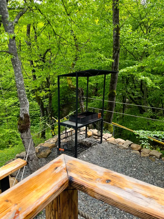 Афрейм на опушке леса с бассейном