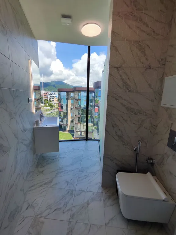 Современные апартаменты с панорамными окнами