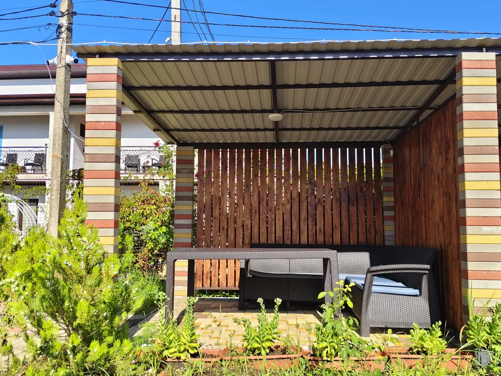 Комната уютная, большая с балконом