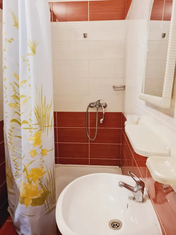 Двухместный стандарт с двуспальной и с двумя односпальными кроватями