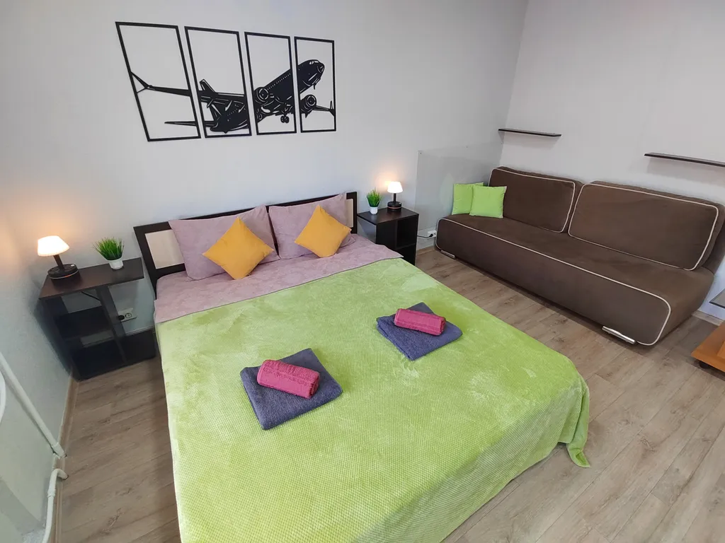 Однокомнатная квартира с улучшенной планировкой в доме с универмагом