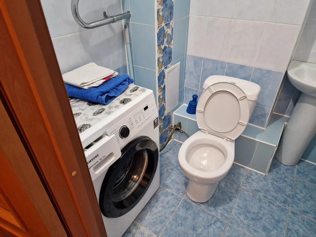 В новостройке на 11ом этаже с большой кухней и видом на плотину ГЭС!