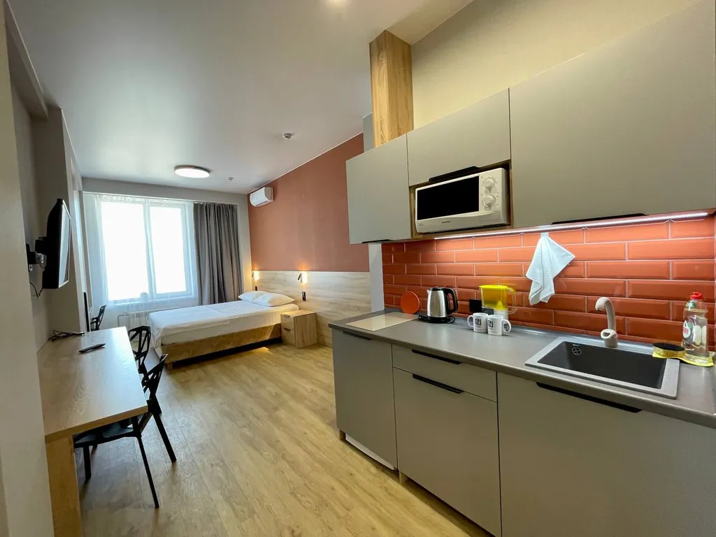 "В Гости!" на Запорожской 69  (1к студия №5 рядом с БЦ "Сити")