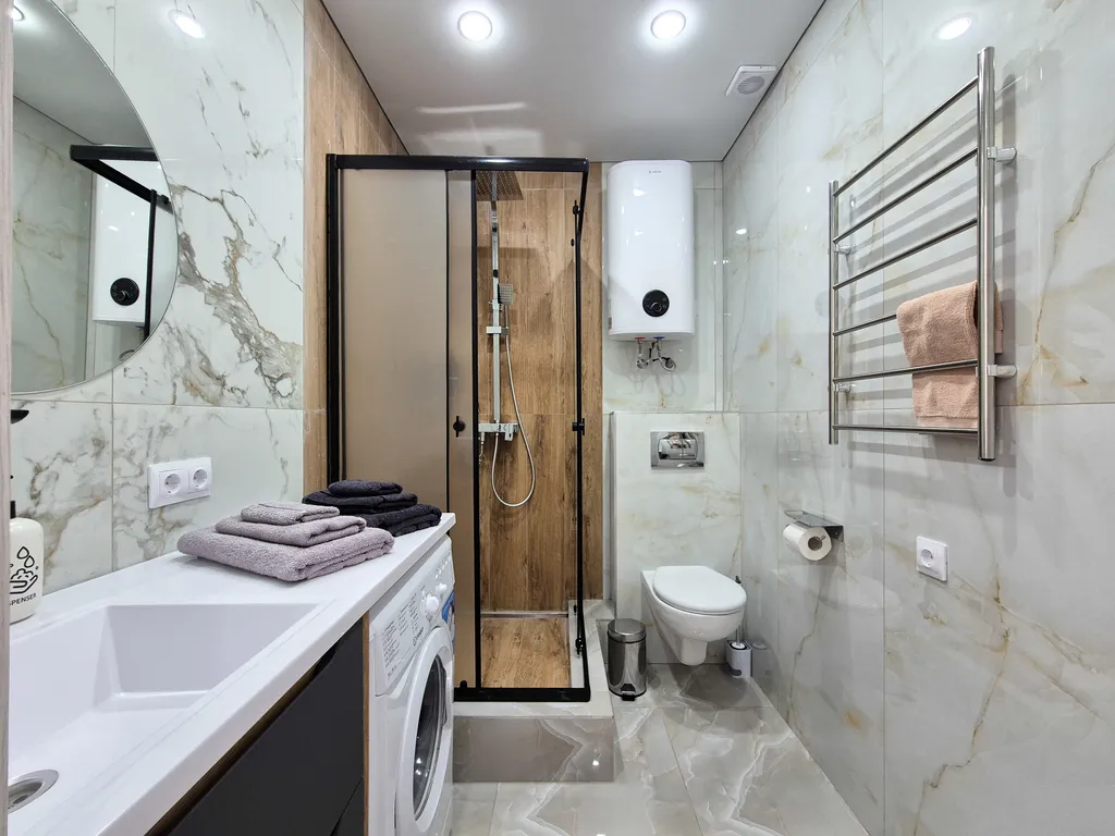 Просторная студия с балконом