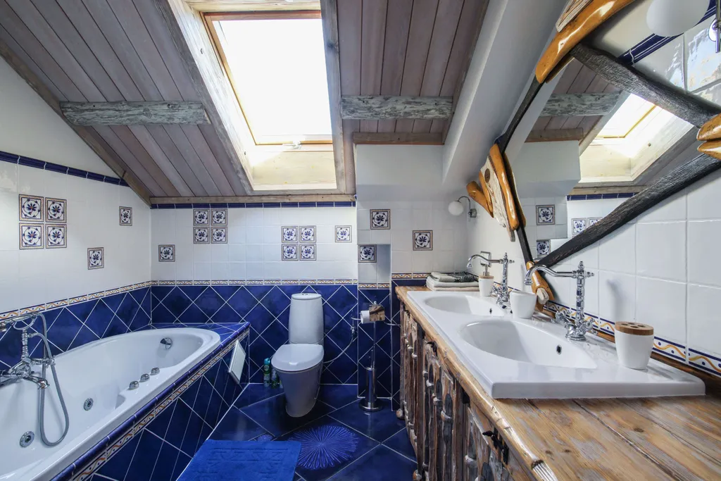 Шале с бассейном и видом на озеро