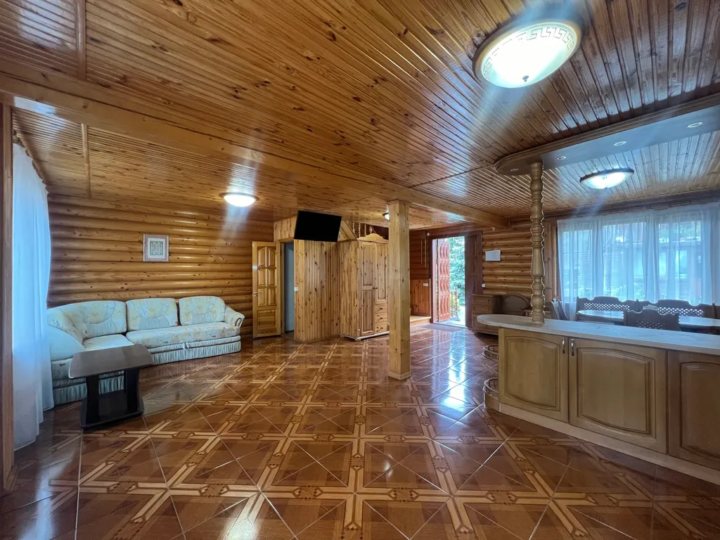 Сруб в Ялте c бассейном и сауной