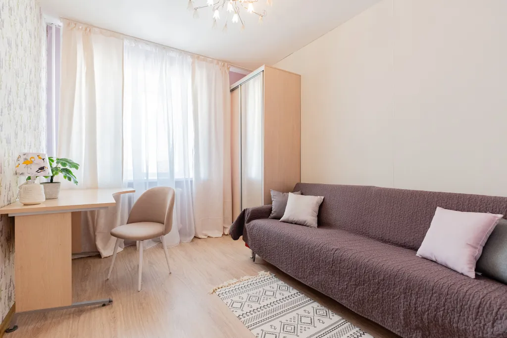 Просторная квартира с камином