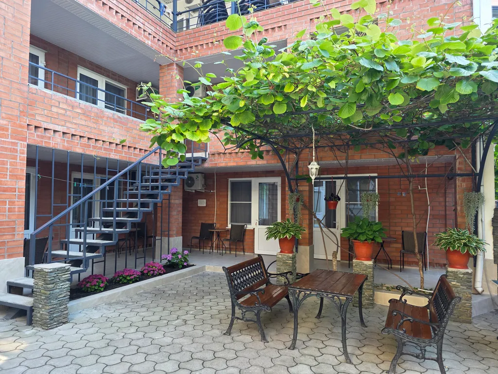 Квартира Квартира Комфорт плюс с террасой четырёхместный номер двуспальной кроватью — Геленджик