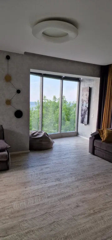 Апартамент с потрясающим видом, шумом и запахом моря