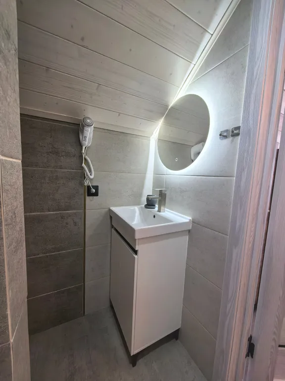 Улучшенный четырёхместный номер с балконом и с собственной кухней