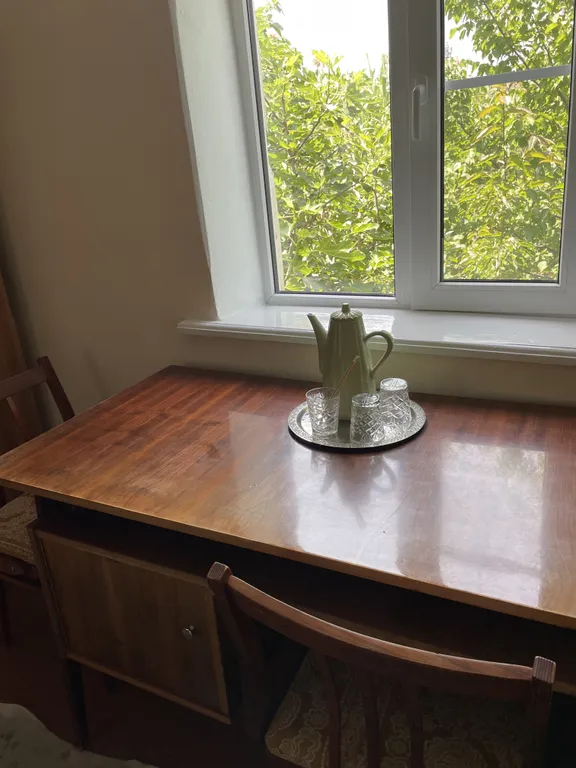 Небольшой дом в цветущем саду