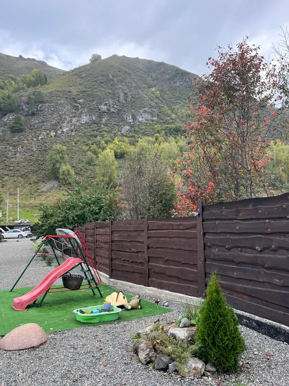 Двухкомнатный дом с видом на гору