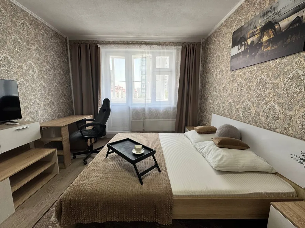 Апартаменты с балконом и рабочим местом в центре. Бесконтактный заезд